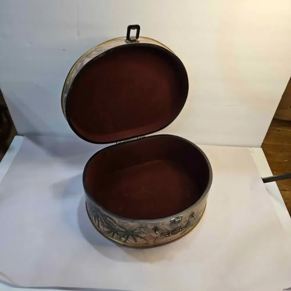 Vintage Style Tropical Palm Tree Map Oval Storage Box